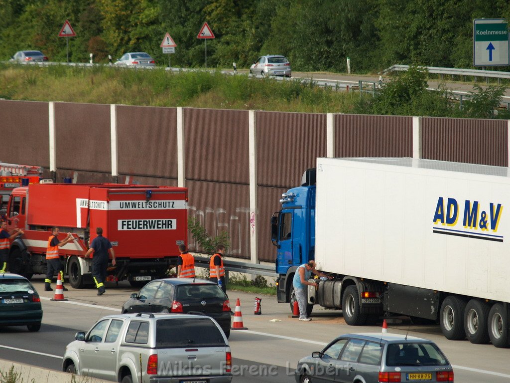 A 3 Rich Oberhausen LKW Tank undicht    P57.JPG